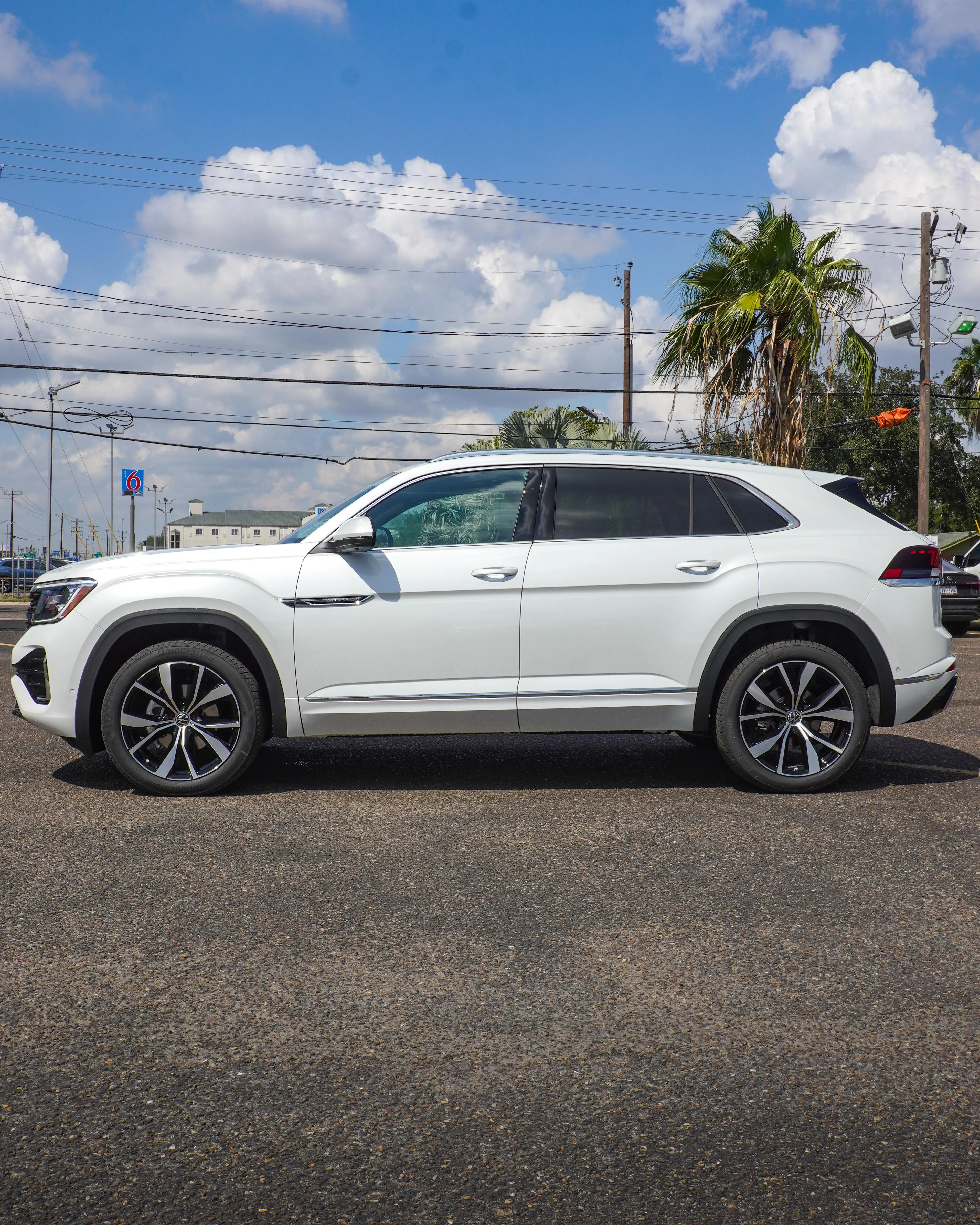 2026 Volkswagen Atlas Cross Sport 2.0T SEL Premium R-Line