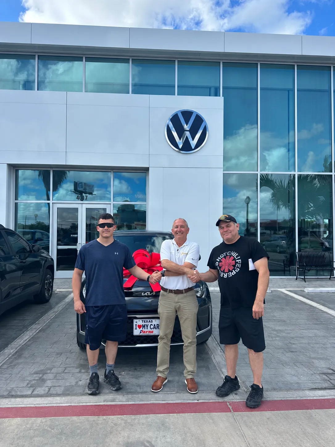 ? Congratulations to Ismael Salinas and Tyler Salinas on their new Kia! ??
