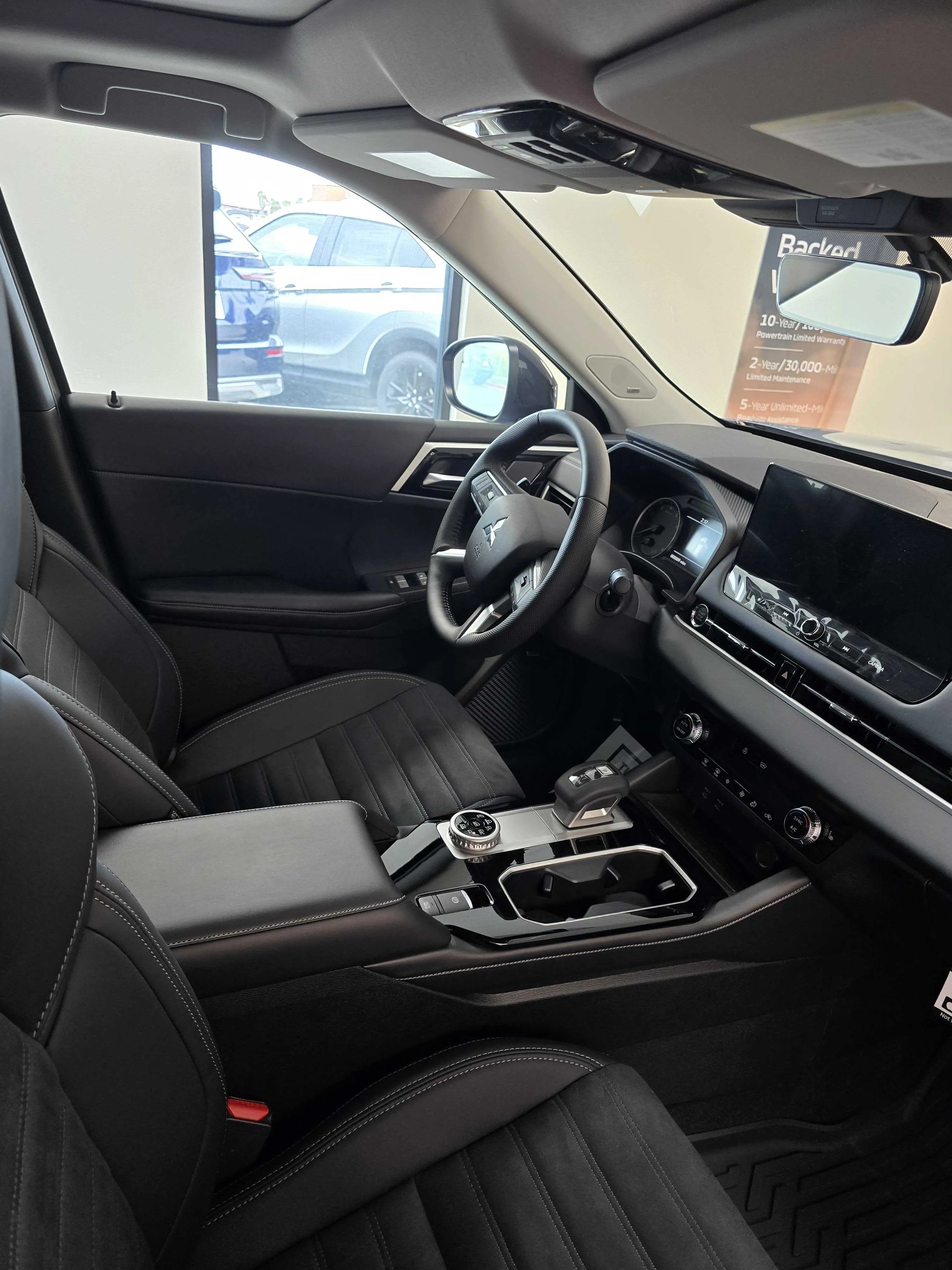 Step inside the 2026 Mitsubishi Outlander SE and experience comfort that feels a class above ✨?