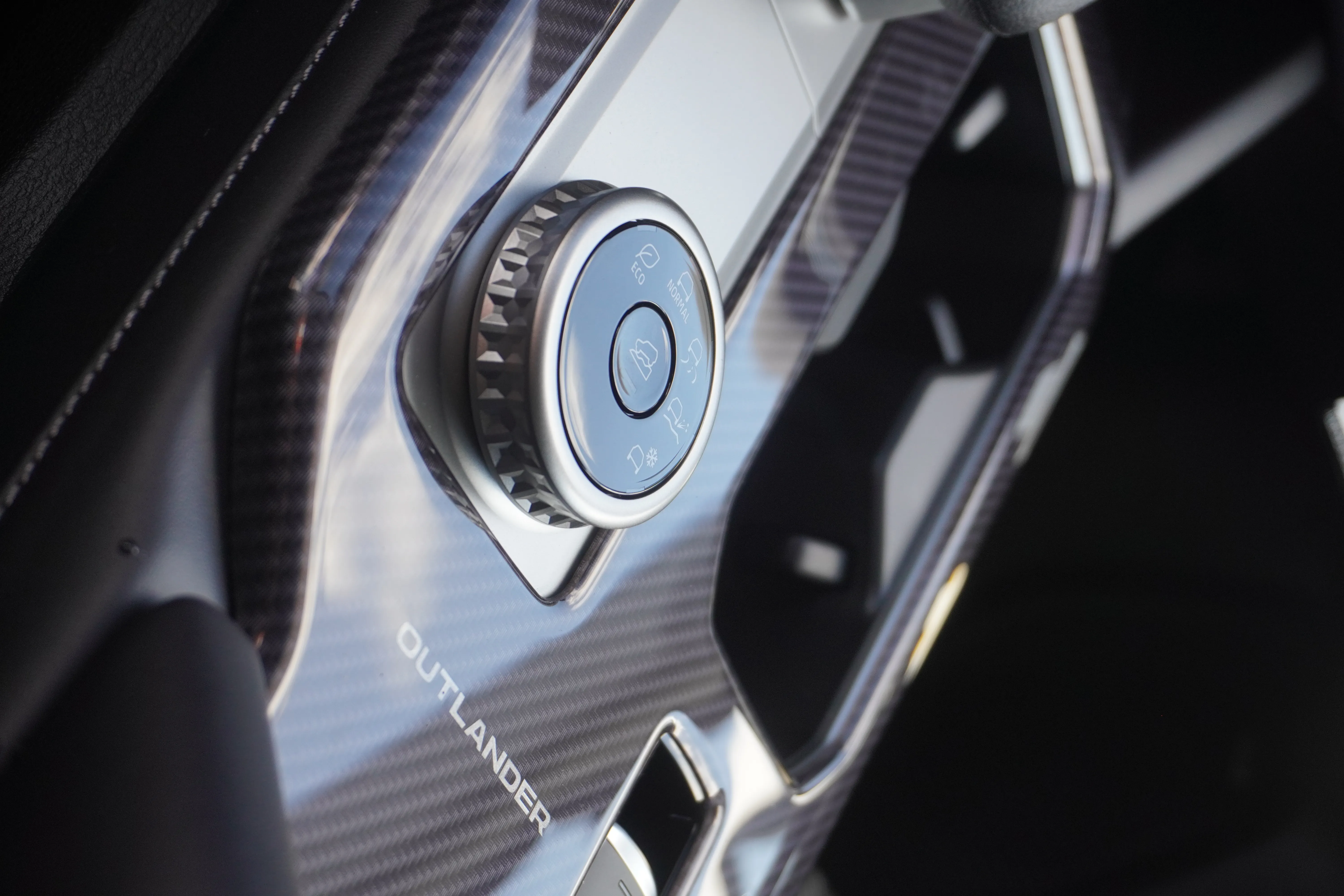 2025 Mitsubishi Outlander ES