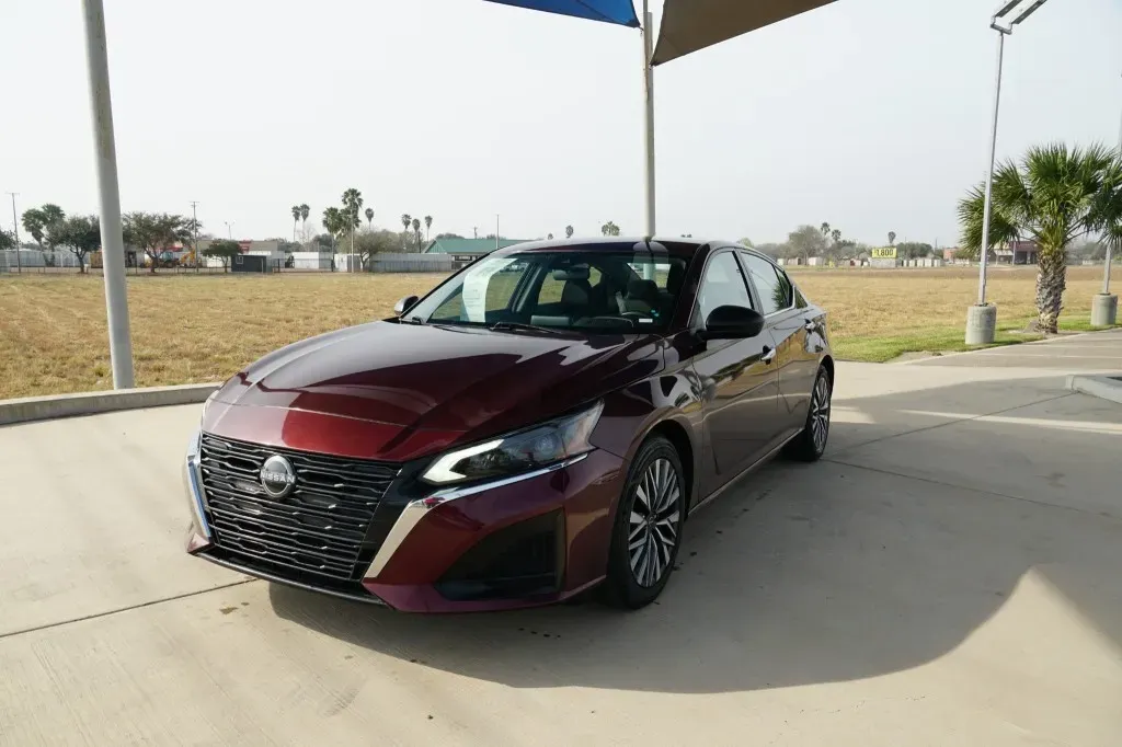 Chris Marshall Showing off the 2024 Nissan Altima 2.5 SV