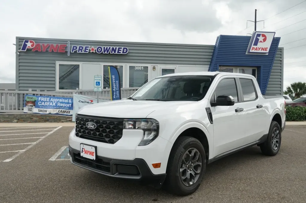 Chris Marshall is checking out the 2025 Ford Maverick XLT Hybrid