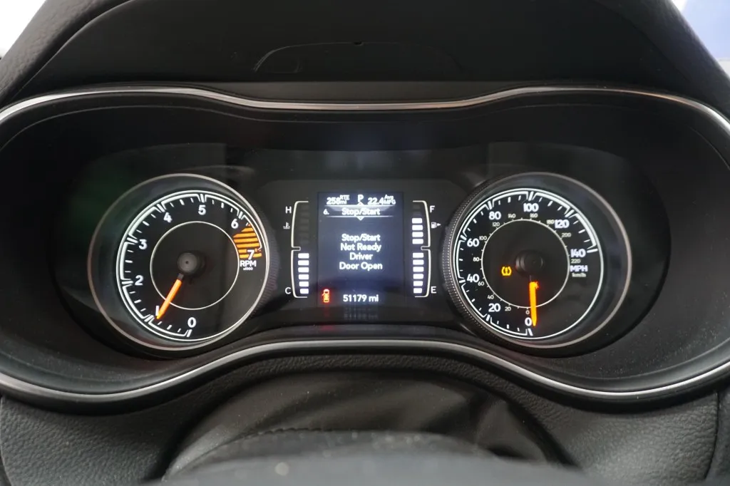 2021 Jeep Cherokee Altitude photo 25