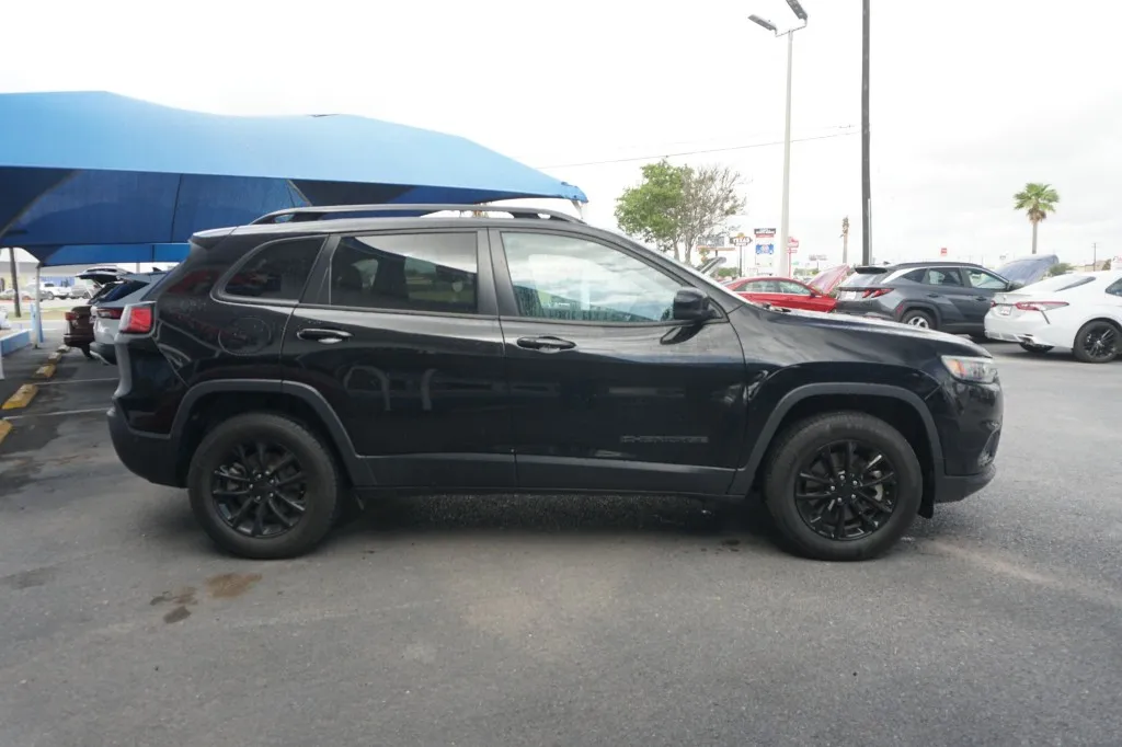 2023 Jeep Cherokee Altitude Lux