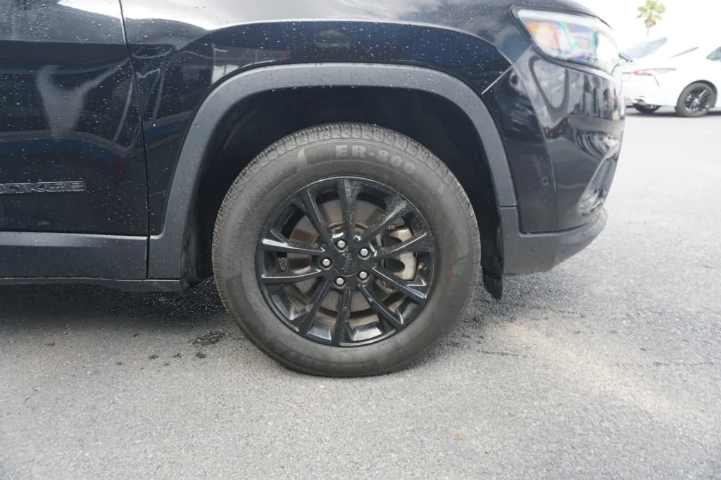 2023 Jeep Cherokee Altitude Lux