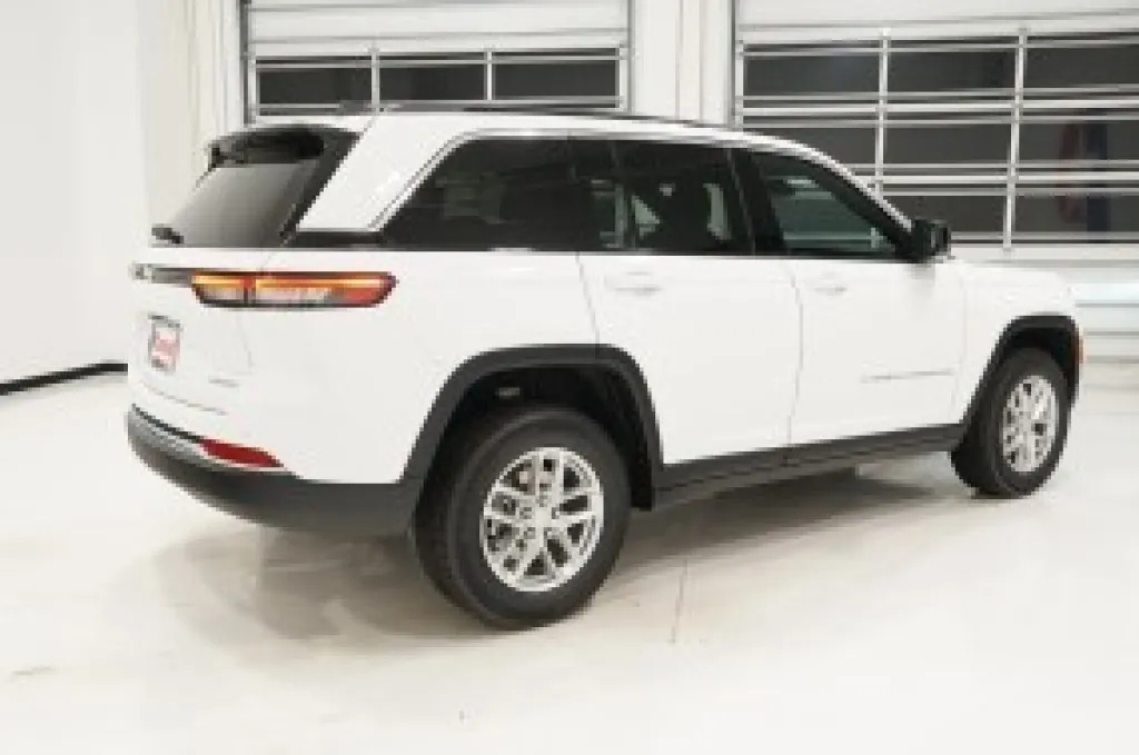 2026 Jeep Grand Cherokee Laredo