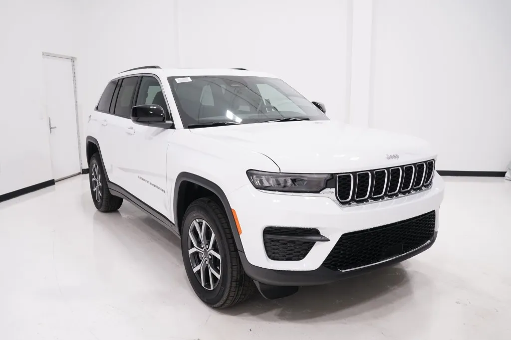2027 Jeep Grand Cherokee Laredo X