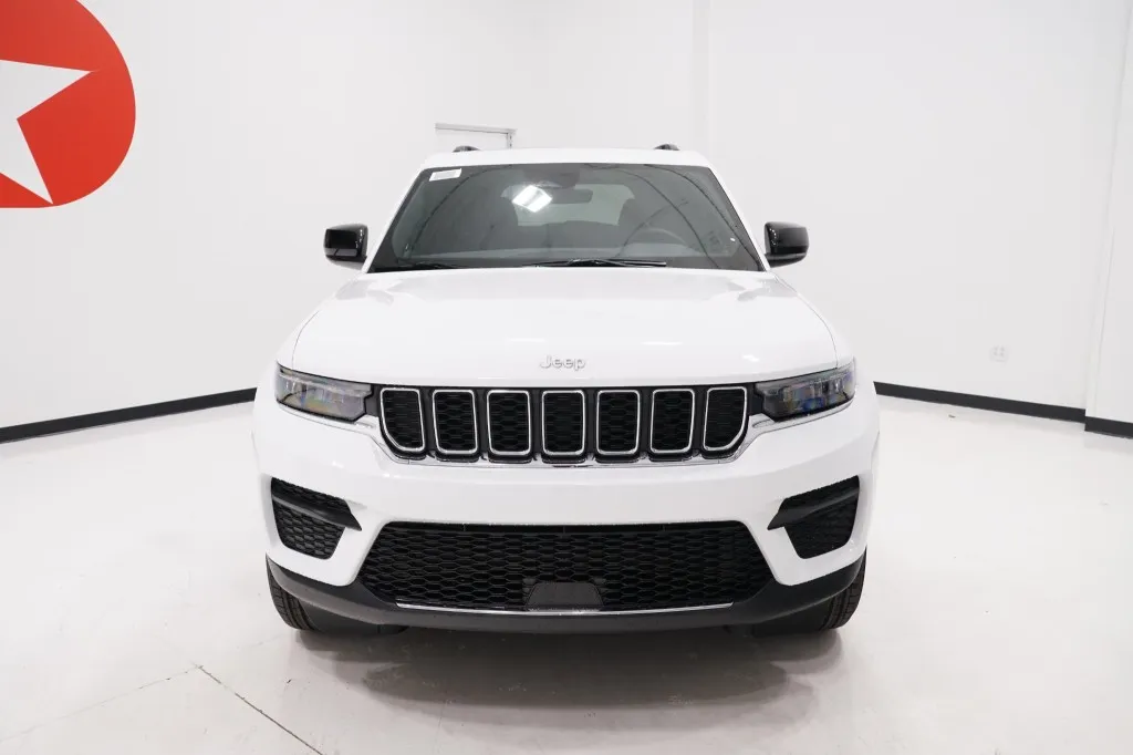 2027 Jeep Grand Cherokee Laredo X