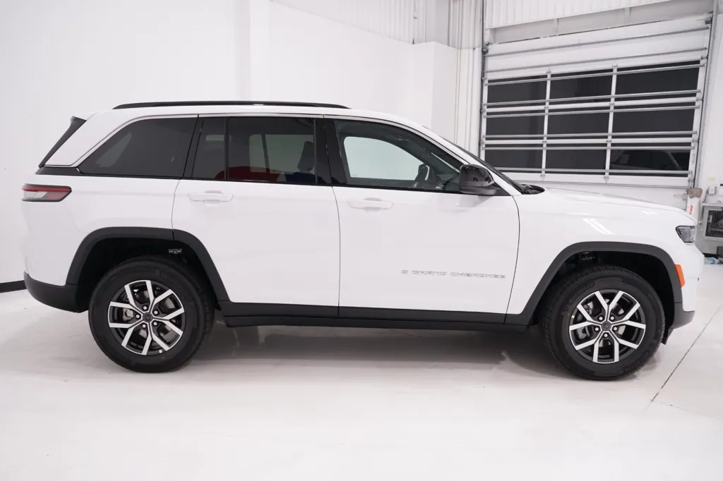 2027 Jeep Grand Cherokee Laredo X