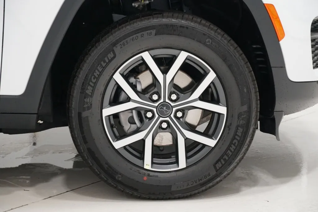 2027 Jeep Grand Cherokee Laredo