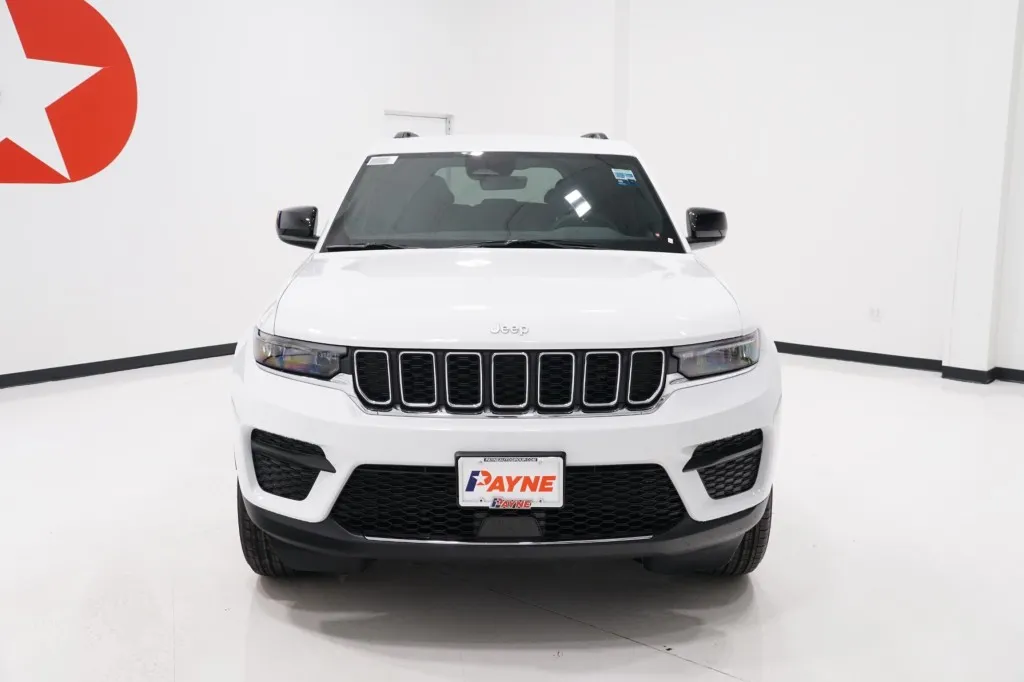2027 Jeep Grand Cherokee Laredo