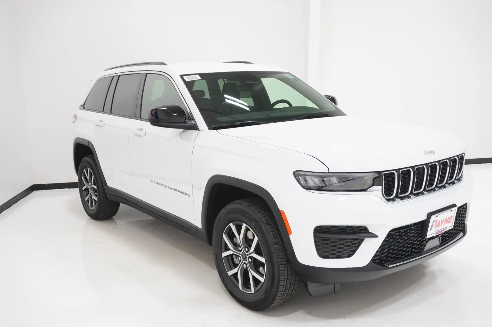 2027 Jeep Grand Cherokee Laredo