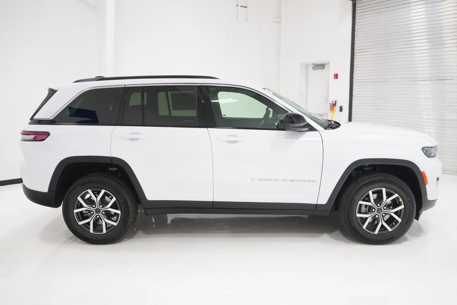 2027 Jeep Grand Cherokee Laredo