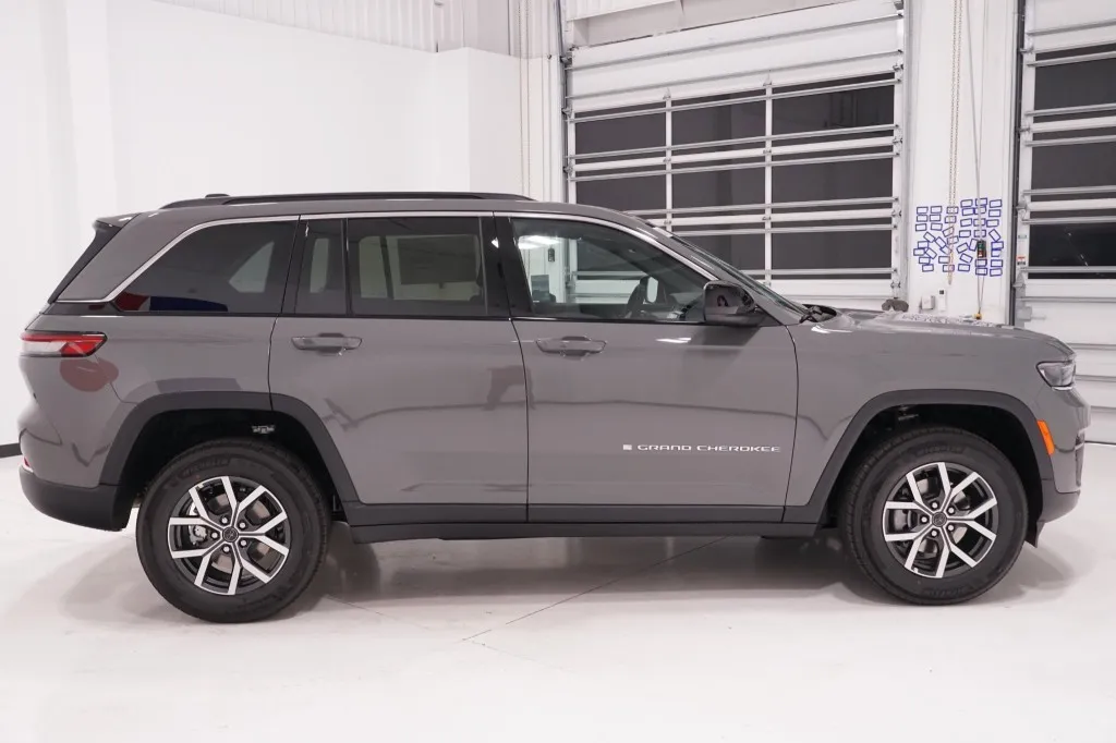 2027 Jeep Grand Cherokee Laredo 2027 Jeep Grand Cherokee Laredo