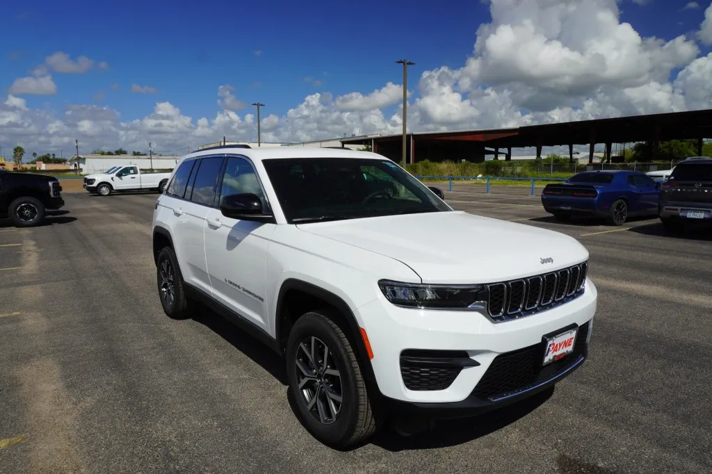 2027 Jeep Grand Cherokee Laredo