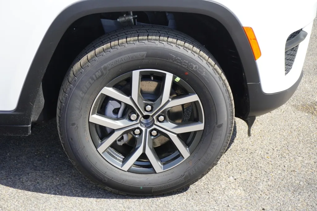 2027 Jeep Grand Cherokee Laredo