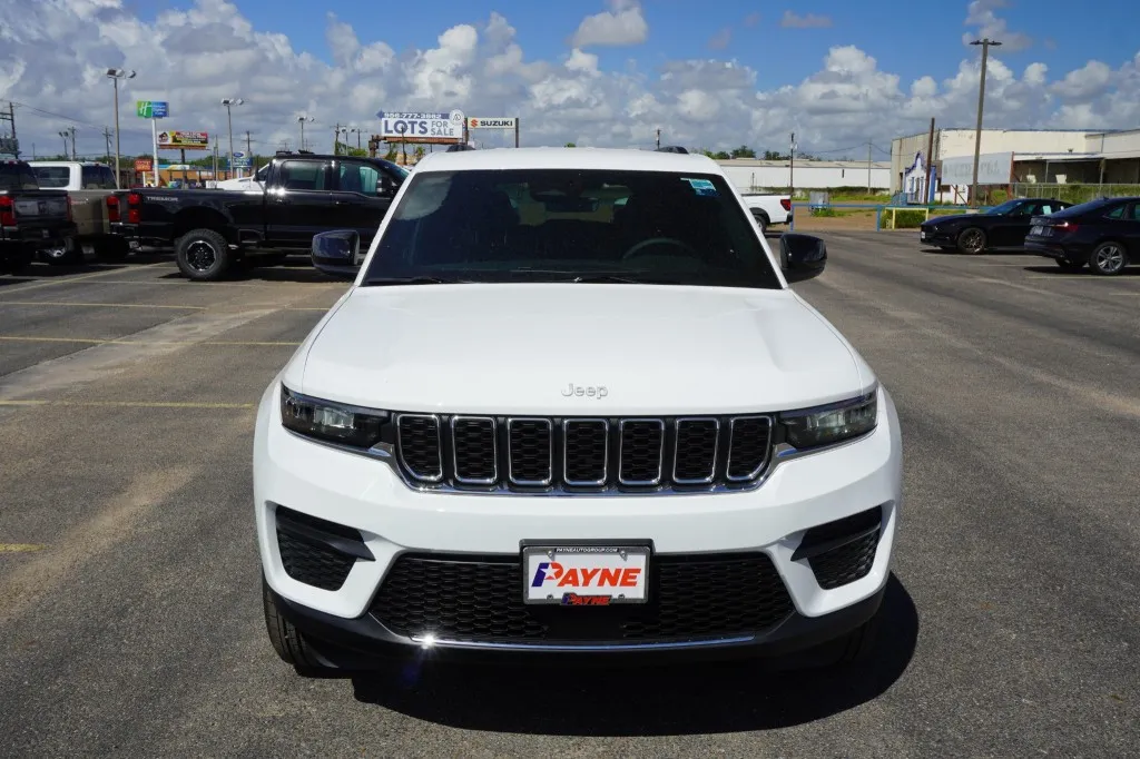 2027 Jeep Grand Cherokee Laredo