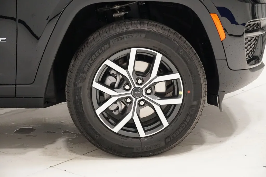 2027 Jeep Grand Cherokee Laredo X