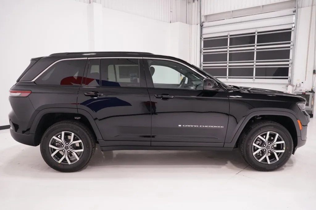 2027 Jeep Grand Cherokee Laredo X