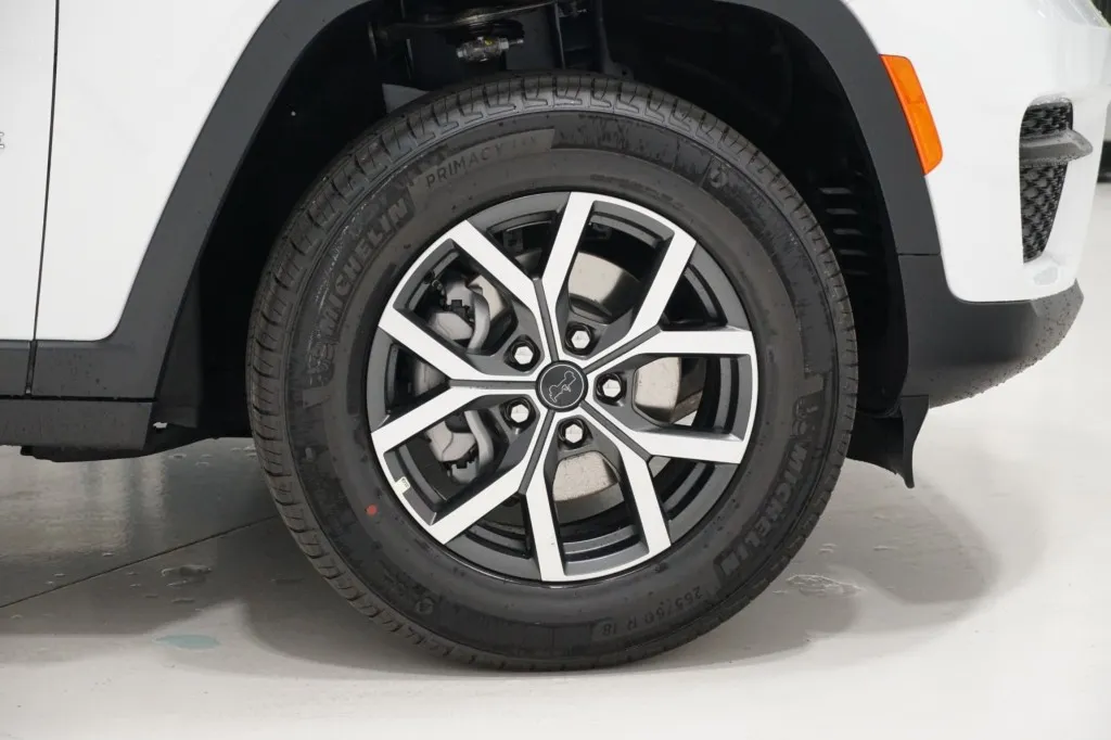 2027 Jeep Grand Cherokee Laredo