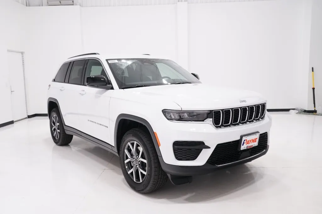 2027 Jeep Grand Cherokee Laredo