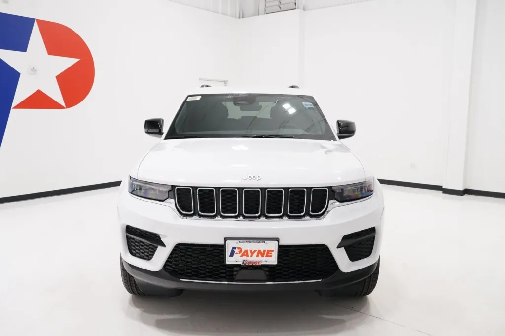 2027 Jeep Grand Cherokee Laredo