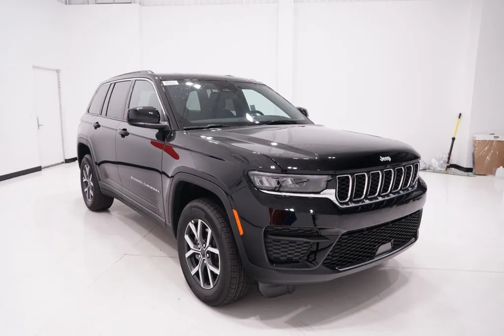 2027 Jeep Grand Cherokee Laredo X