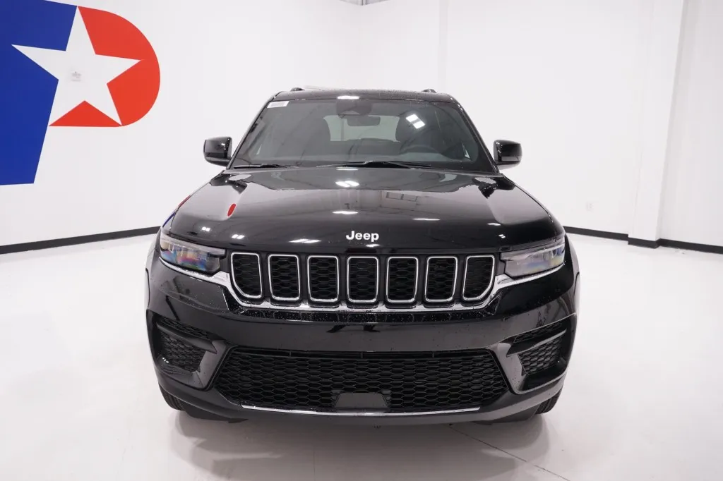 2027 Jeep Grand Cherokee Laredo X
