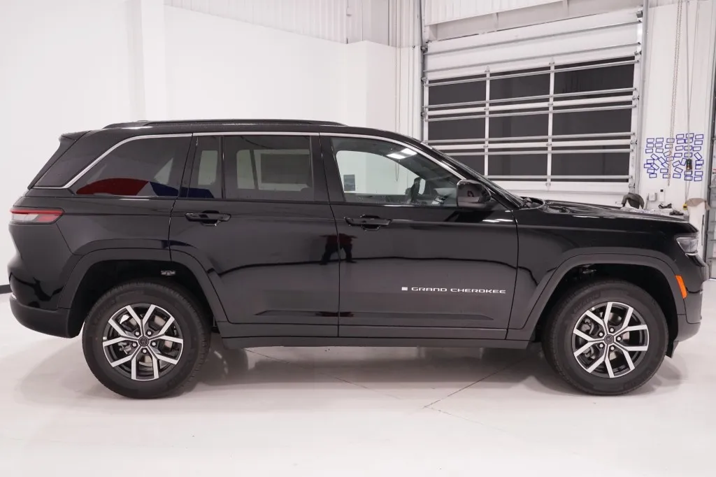 2027 Jeep Grand Cherokee Laredo X