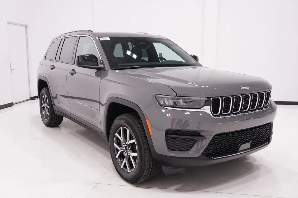 2027 Jeep Grand Cherokee Laredo X