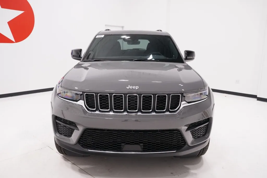 2027 Jeep Grand Cherokee Laredo X