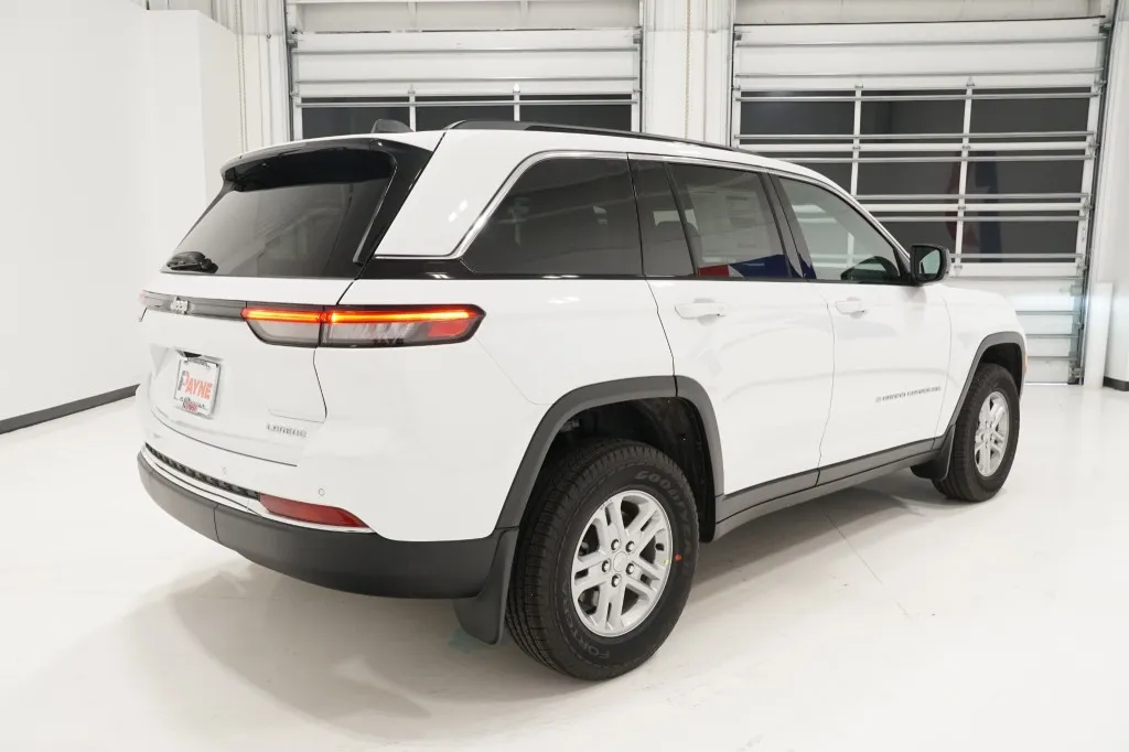 2026 Jeep Grand Cherokee Laredo
