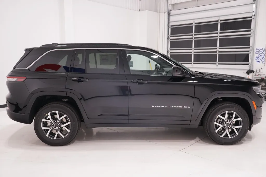 2027 Jeep Grand Cherokee Laredo 2027 Jeep Grand Cherokee Laredo