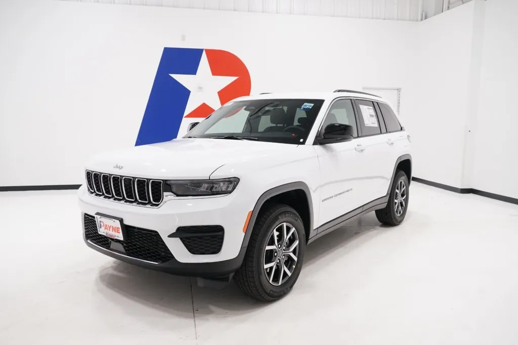 2027 Jeep Grand Cherokee Laredo
