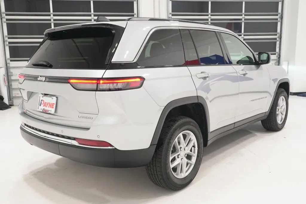 2026 Jeep Grand Cherokee Laredo