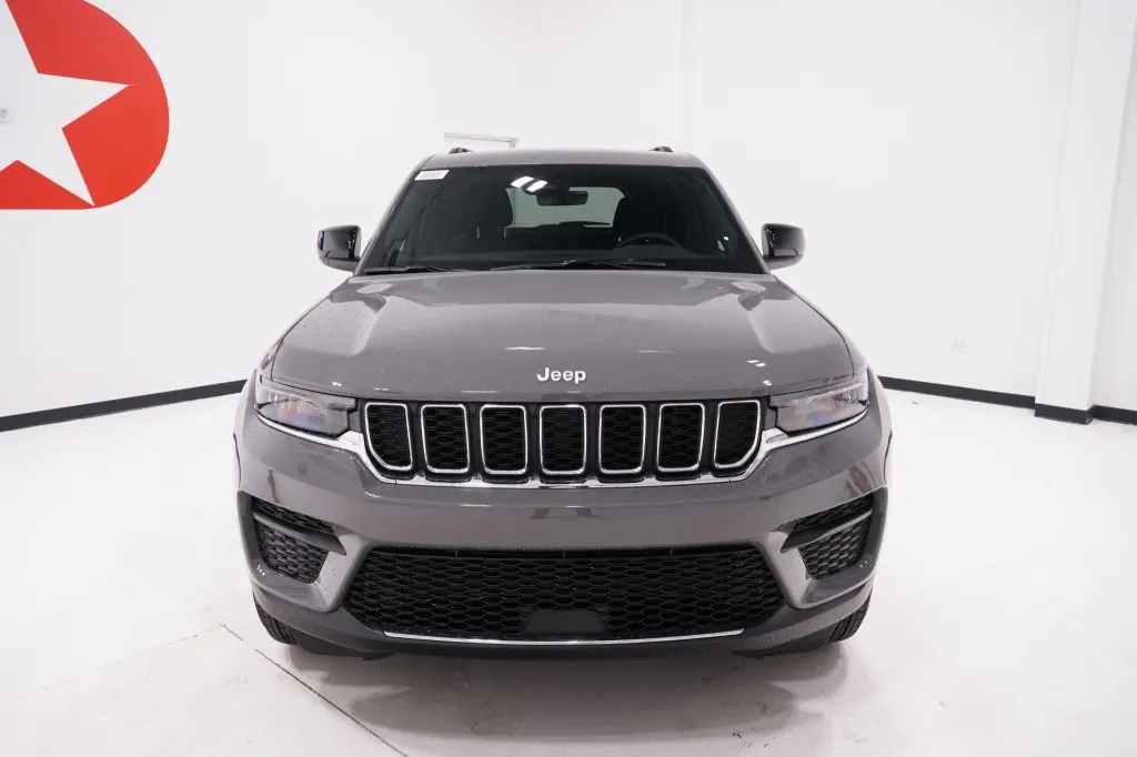 2027 Jeep Grand Cherokee Laredo X