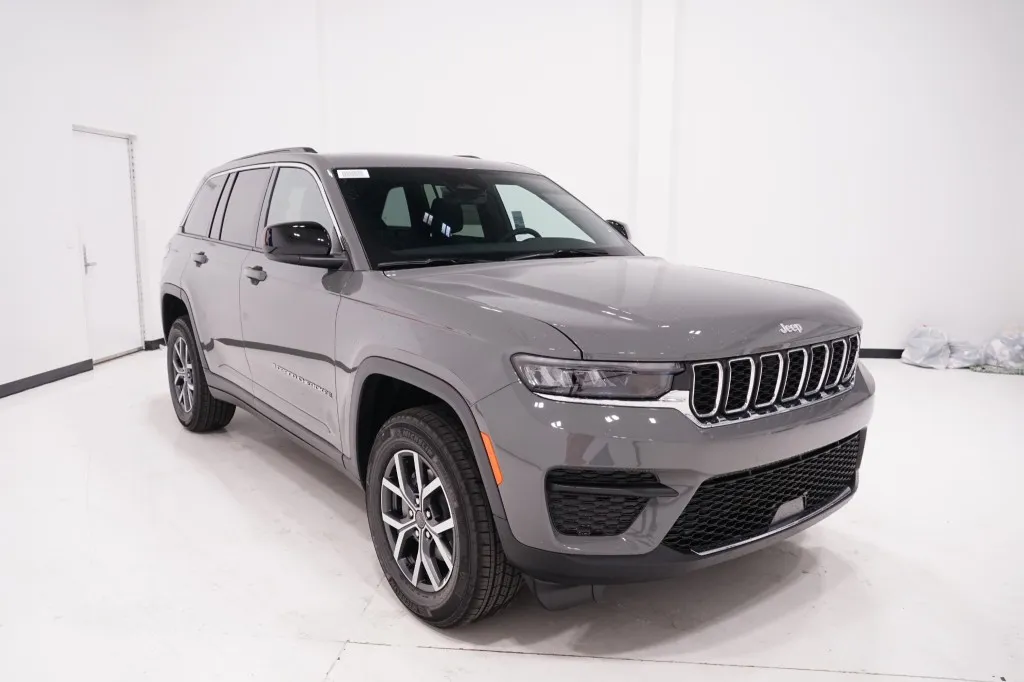 2027 Jeep Grand Cherokee Laredo X