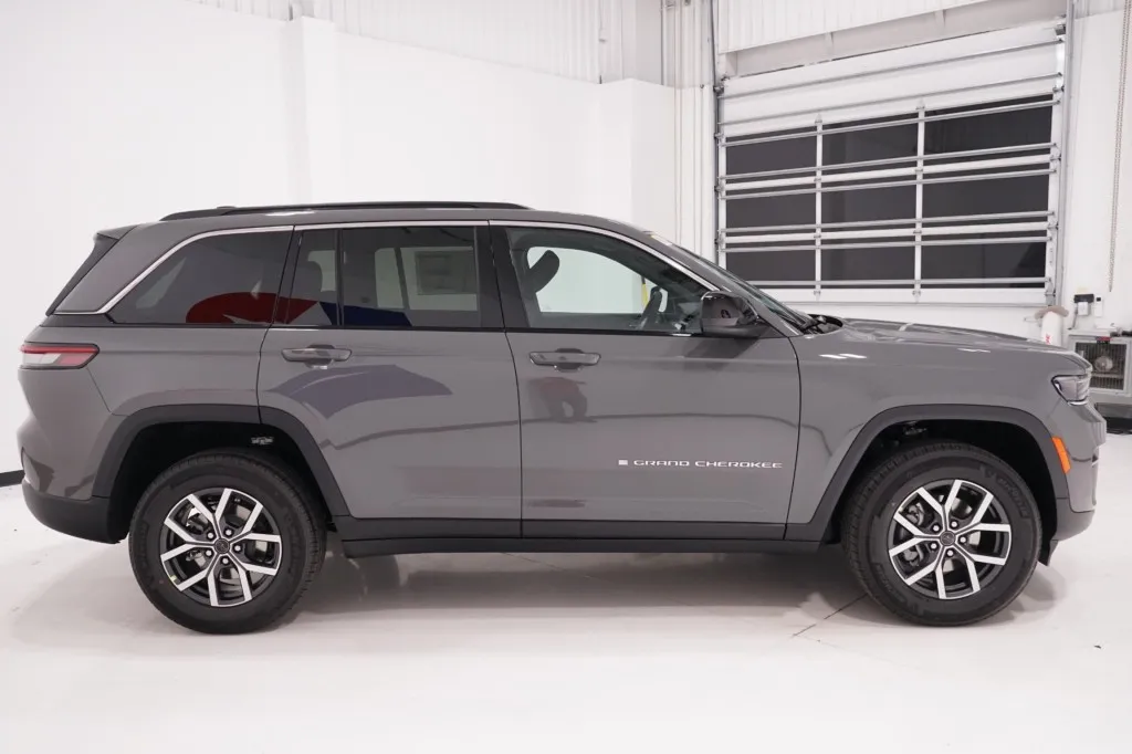 2027 Jeep Grand Cherokee Laredo X