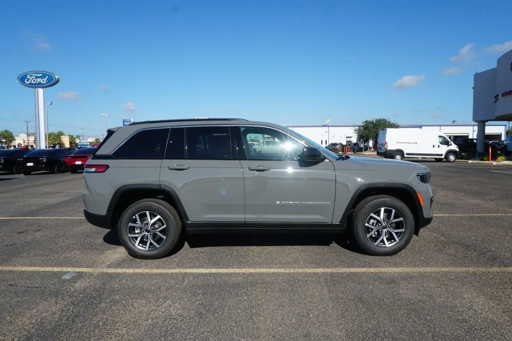 2027 Jeep Grand Cherokee Laredo X