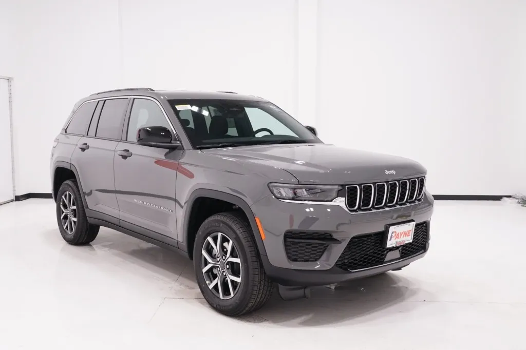2027 Jeep Grand Cherokee Laredo
