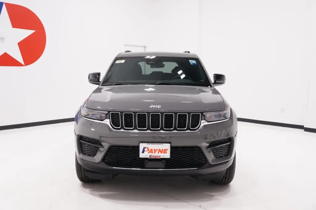 2027 Jeep Grand Cherokee Laredo