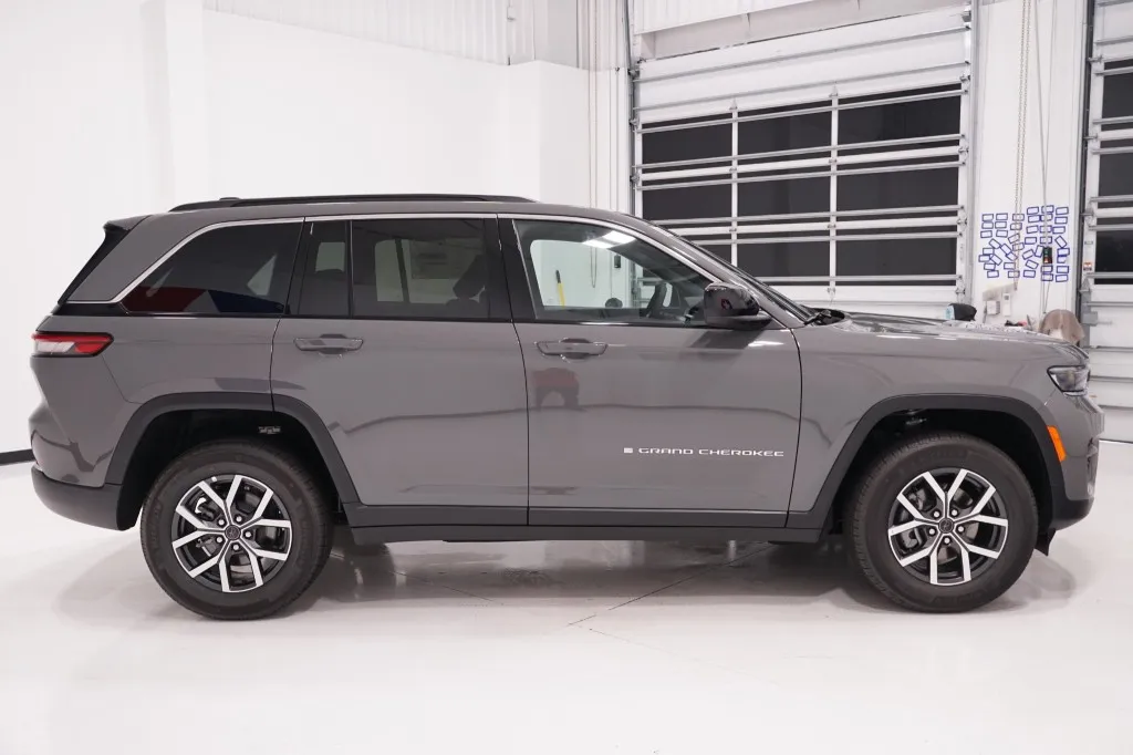 2027 Jeep Grand Cherokee Laredo X