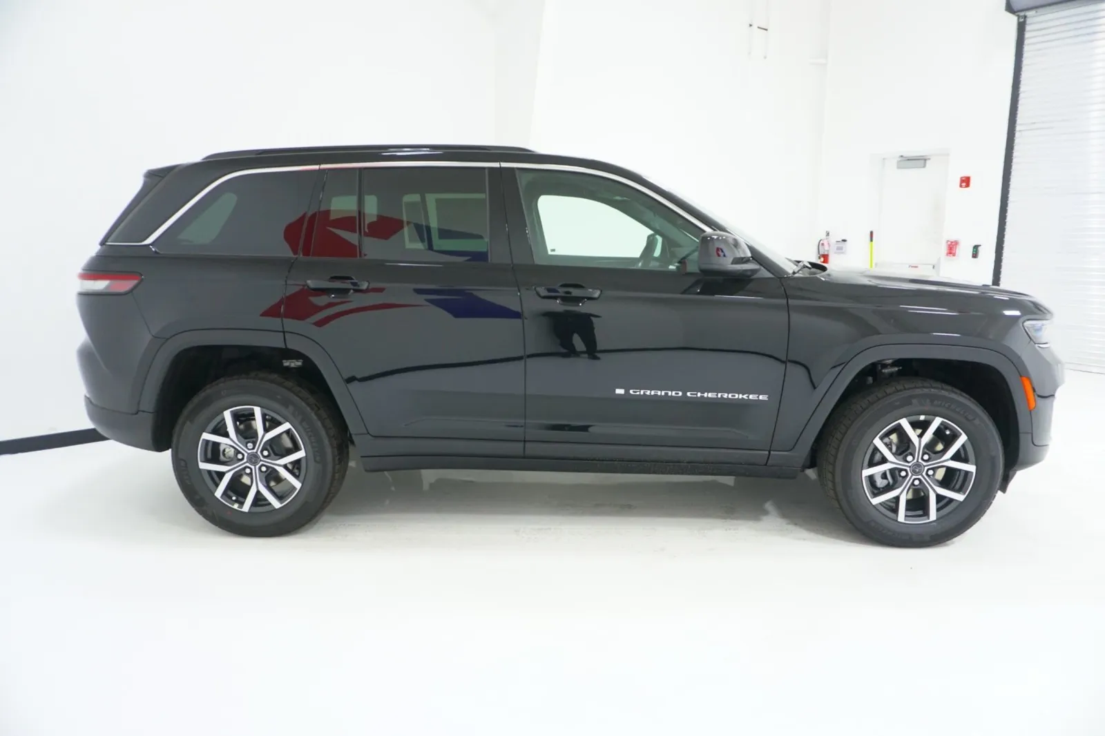 2027 Jeep Grand Cherokee Laredo