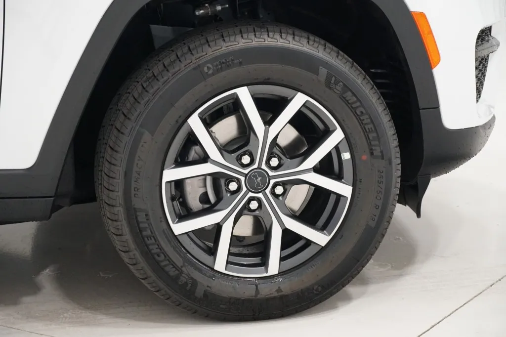 2027 Jeep Grand Cherokee Laredo X