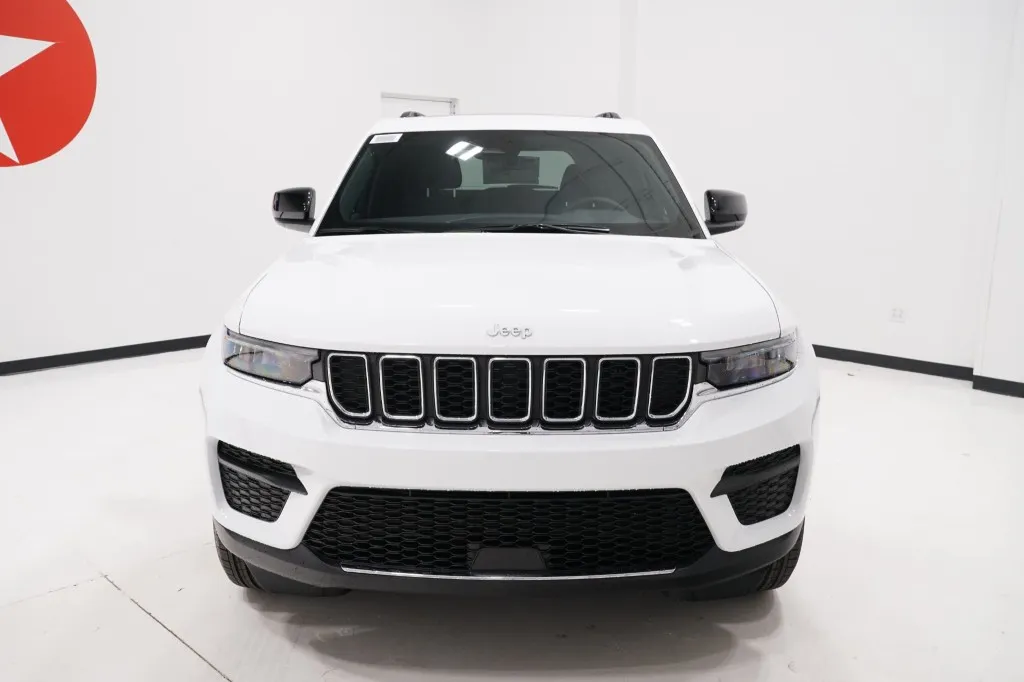 2027 Jeep Grand Cherokee Laredo X