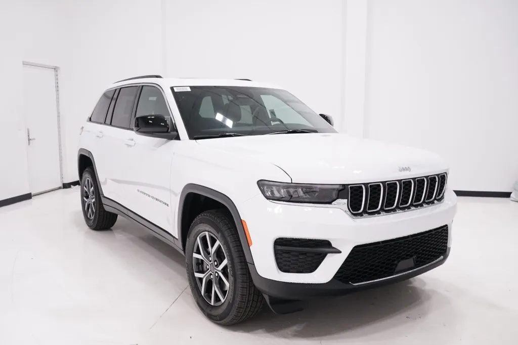 2027 Jeep Grand Cherokee Laredo X