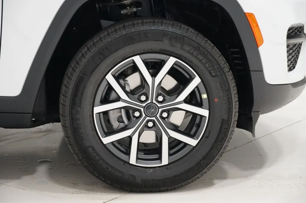 2027 Jeep Grand Cherokee Laredo X