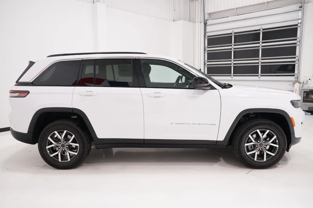 2027 Jeep Grand Cherokee Laredo X