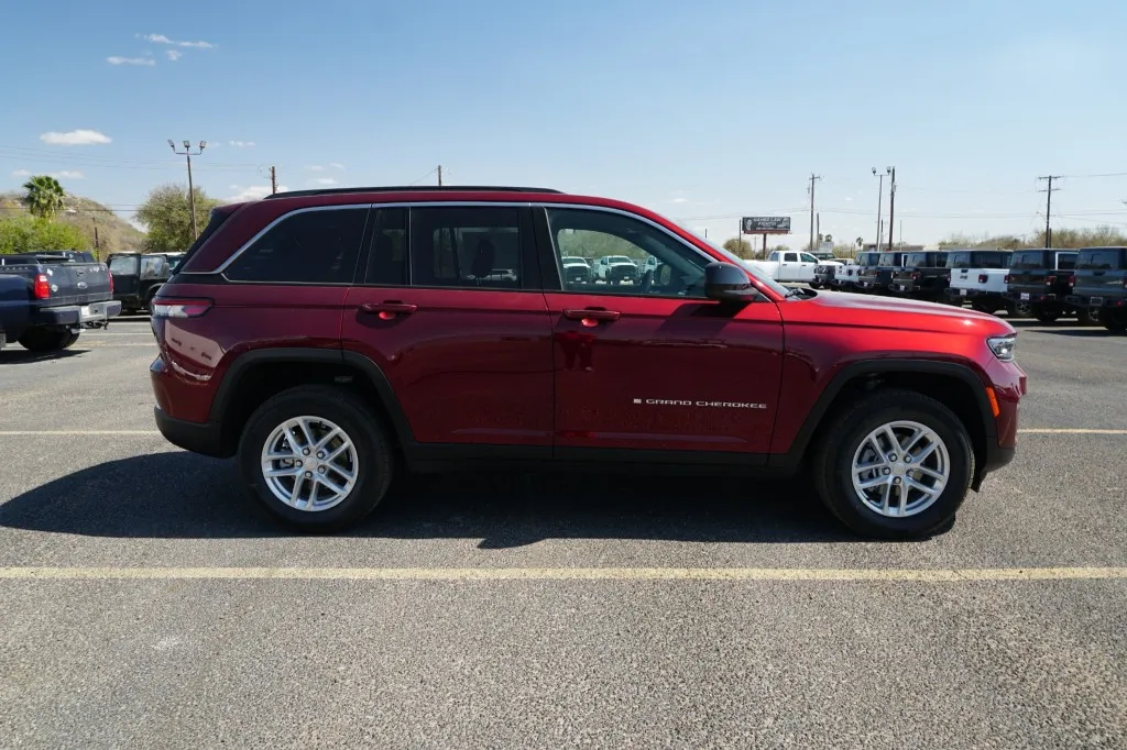 2026 Jeep Grand Cherokee Laredo 2026 Jeep Grand Cherokee Laredo