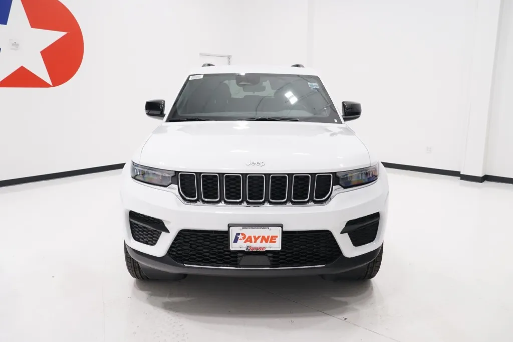 2027 Jeep Grand Cherokee Laredo